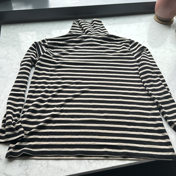 Cupcakes & Cashmere turtleneck - Picture 6 of 9